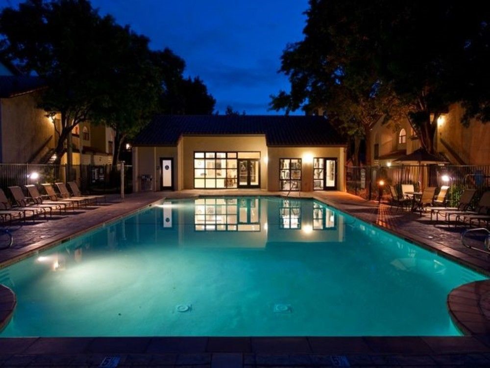 Global Luxury Suites At Downtown Mountain View Eksteriør billede